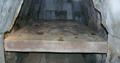 Stèle du Tombeau de Pacal Votan, www.terre-maya.com